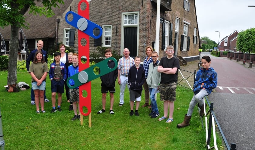 • De prijswinnaars met hun begeleiding.