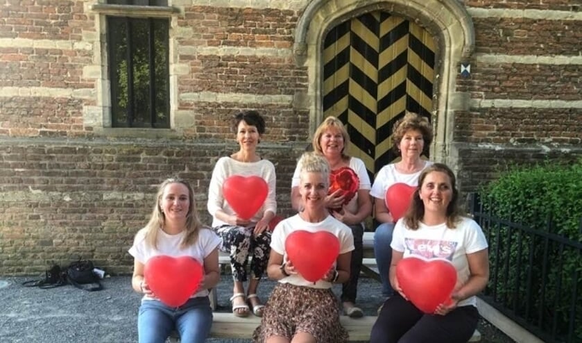 <p>De dames van de Stichting Met je hart IJsselstein trekken er op uit om ouderen wat plezier te geven.</p>