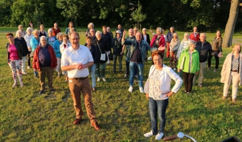 <p>Een eerste bijeenkomst na maanden op een zonnige zomeravond in het Kasteelpark: de COV-leden hebben er zin in! </p>