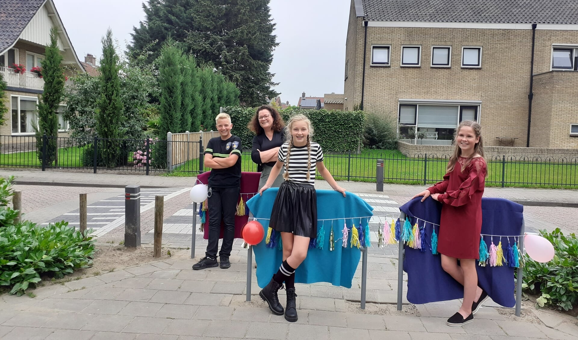 De hekjes bij de Groenewegenschool werden dinsdag onthuld.