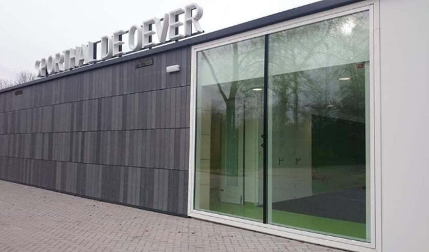 <p>Sporthal De Oever aan de Zomerdijk is drie maanden lang op vrijdagen een vaccinatielocatie.</p>