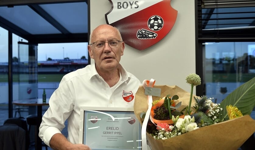 <p>Gerrit Ippel is benoemd tot erelid van Kozakken Boys.</p>
