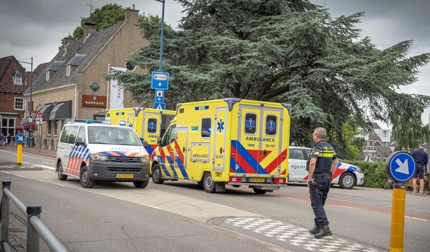 <p>• Een voorbijganger reanimeerde de man, een ambulance bracht hem naar het ziekenhuis.</p>