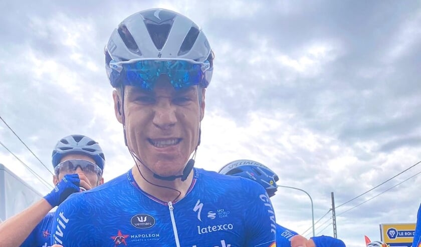 <p>• Fabio Jakobsen opgetogen over zijn twee etappezege.</p>