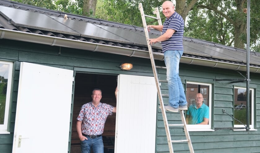 <p>John van Hees (penningmeester), Ries Smits (voorzitter) en Fred Pieters (secretaris)</p>