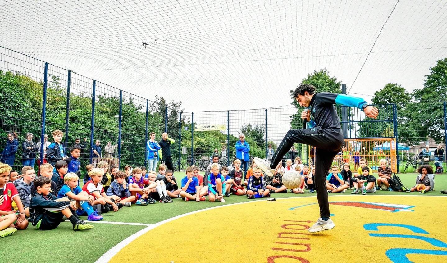 Soufiane Touzani geeft het goede voorbeeld.