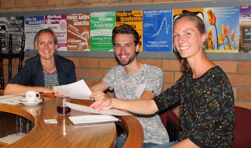 <p>Sylvia, Ruben en Lonneke zijn enthousiast over het muziekproject voor kinderen dat eind september start, met een slotuitvoering half december.</p>