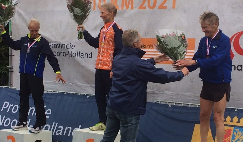 <p>Robert de Smet (rechts) is derde op het NK 10 kilometer.</p>