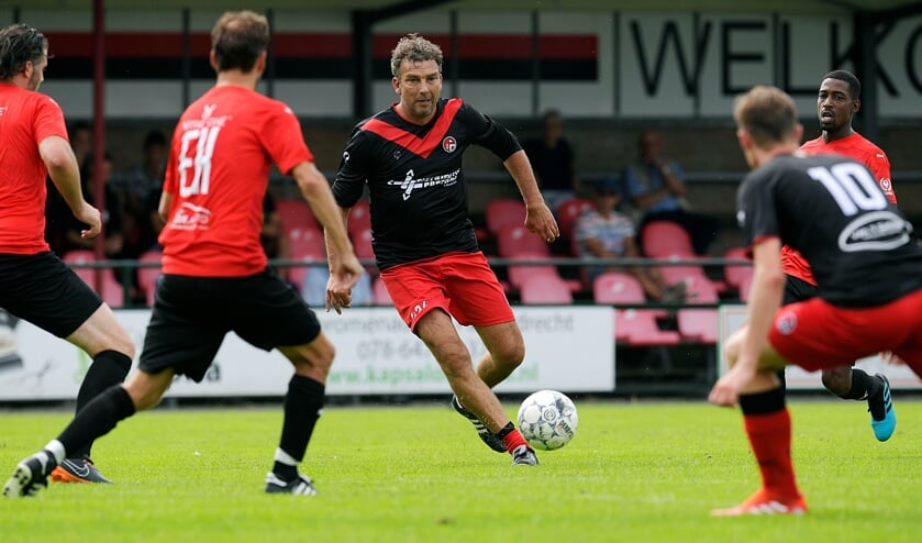 <p>• Papendrecht - FC De Rebellen.</p>