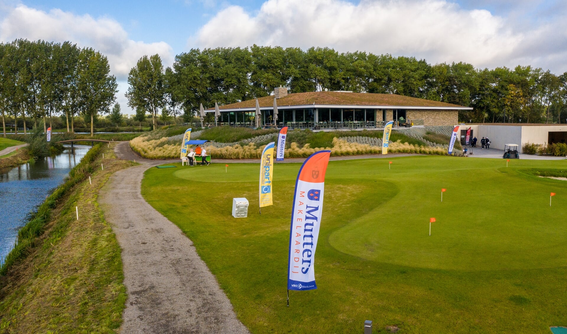 • Het toernooi wordt gespeeld op het prachtige terrein van De Kroonprins in Vianen. 