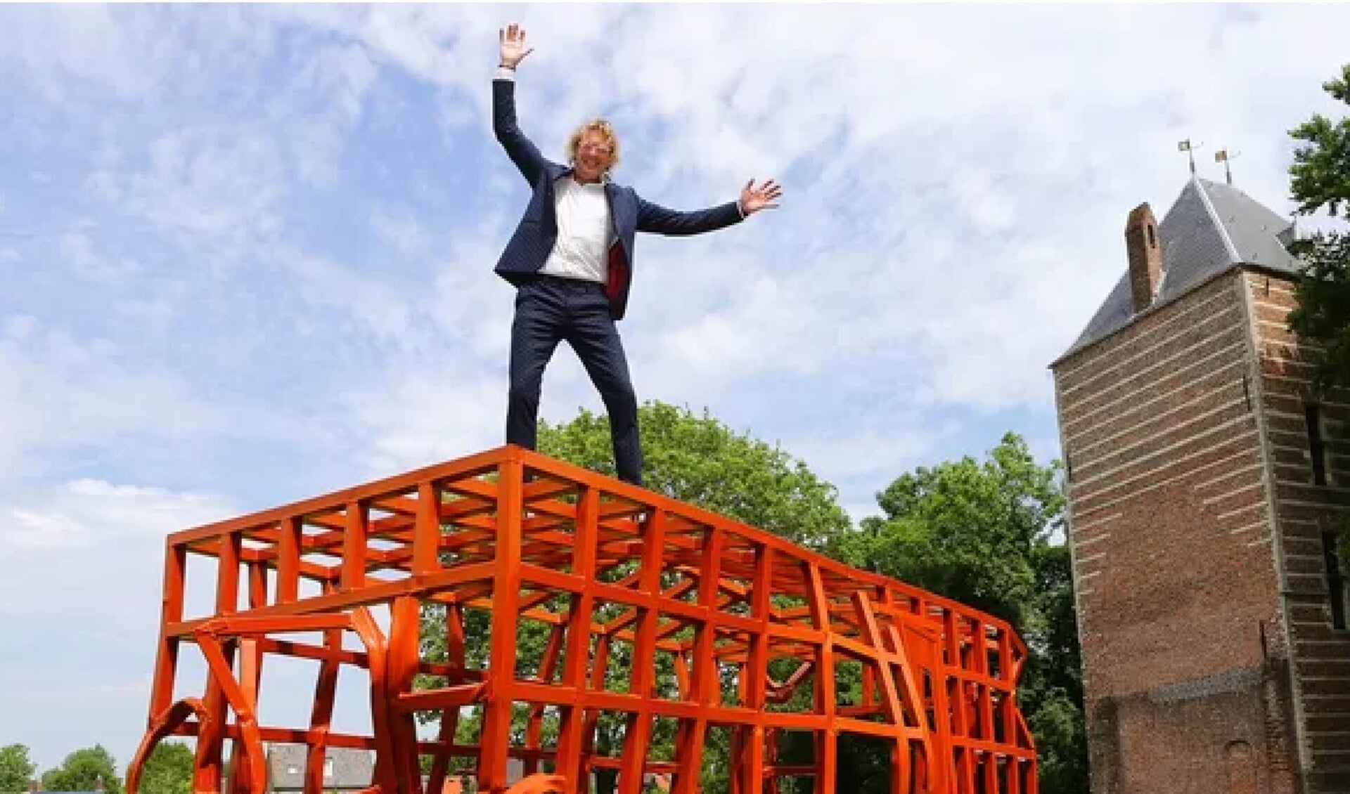 Een van Bert Murk's hoogtepunten bij MIJ: bovenop The Cage, een kunstwerk van kunstenaar Joep van Lieshout in het kasteelpark in IJsselstein tijdens de manifestatie Vrijplaats bij MIJ.