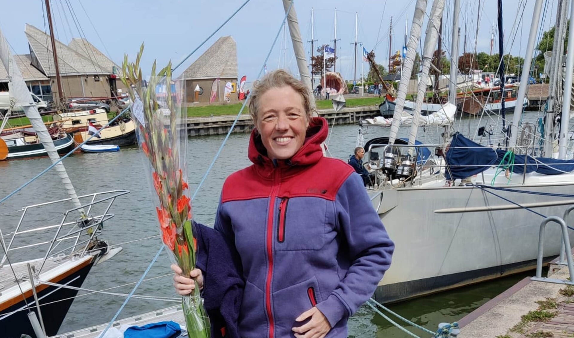 Jessica Venema heeft onder zware omstandigheden het IJsselmeer over gezwommen.