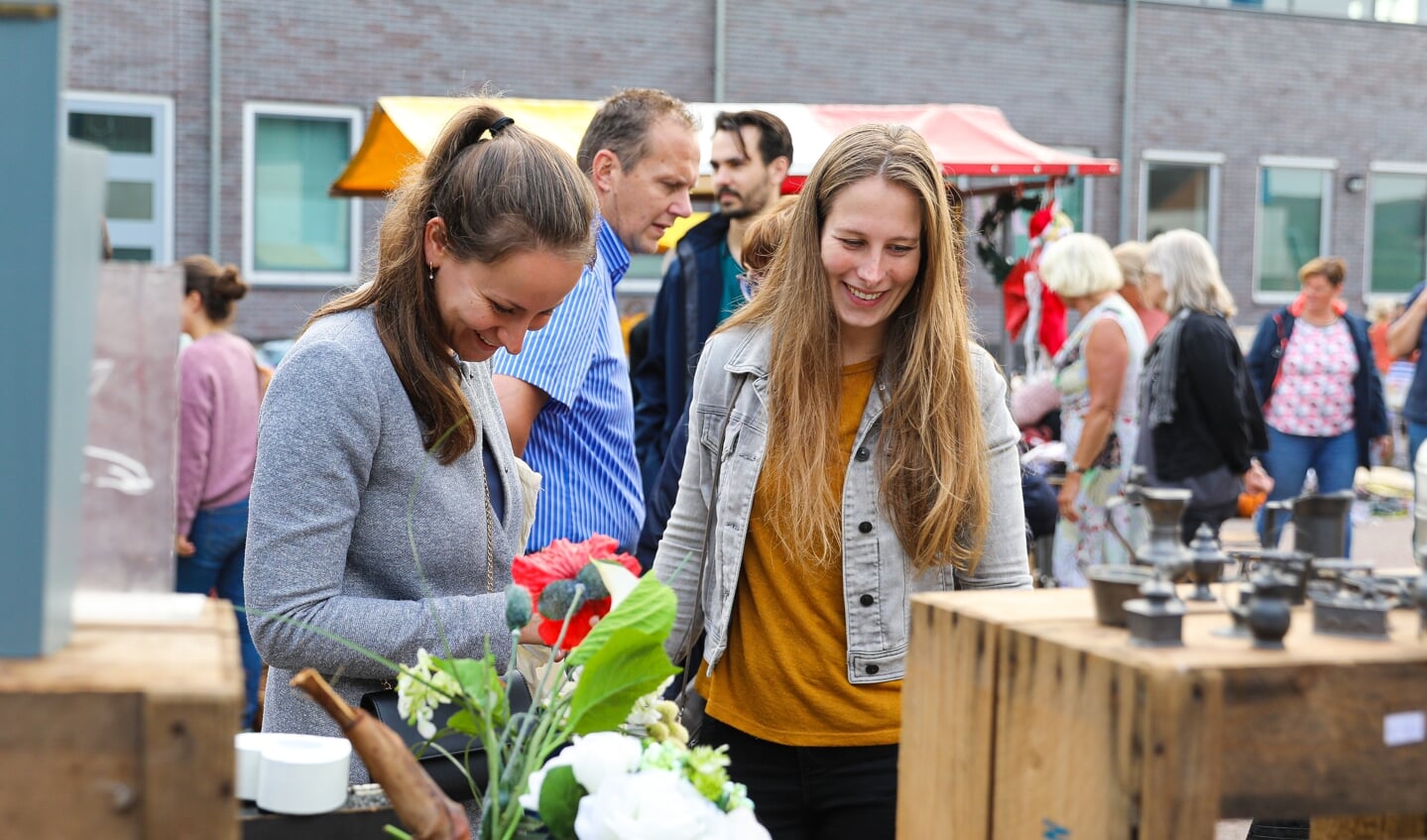 • Rommelmarkt Maranathakerk Giessenburg.