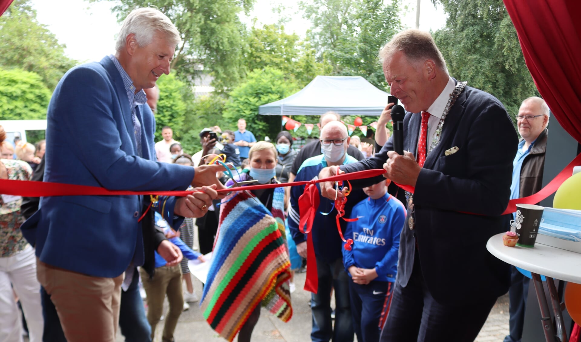 De opening van de speelgoedwinkel werd verricht door burgemeester Roel Cazemier van gemeente Krimpenerwaard en wethouder Anthon Timm van Krimpen aan den IJssel.