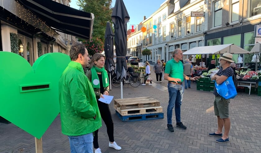 <p>• Het CDA stond ook in Leerdam.</p>