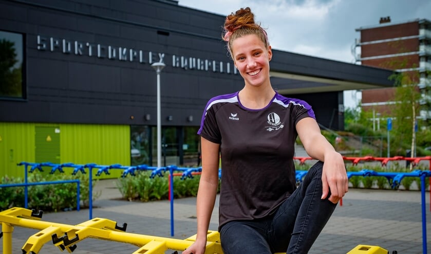 Zwemster Maria Lorenzini voor Sportcomplex Aquapelle.
