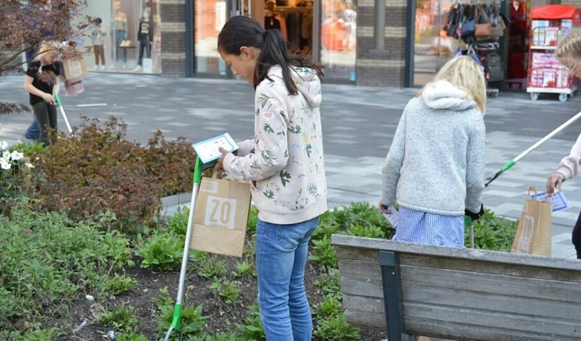 <p>Zwerfafval opruimen tijden de World Cleanup Day in Nieuwegein</p>