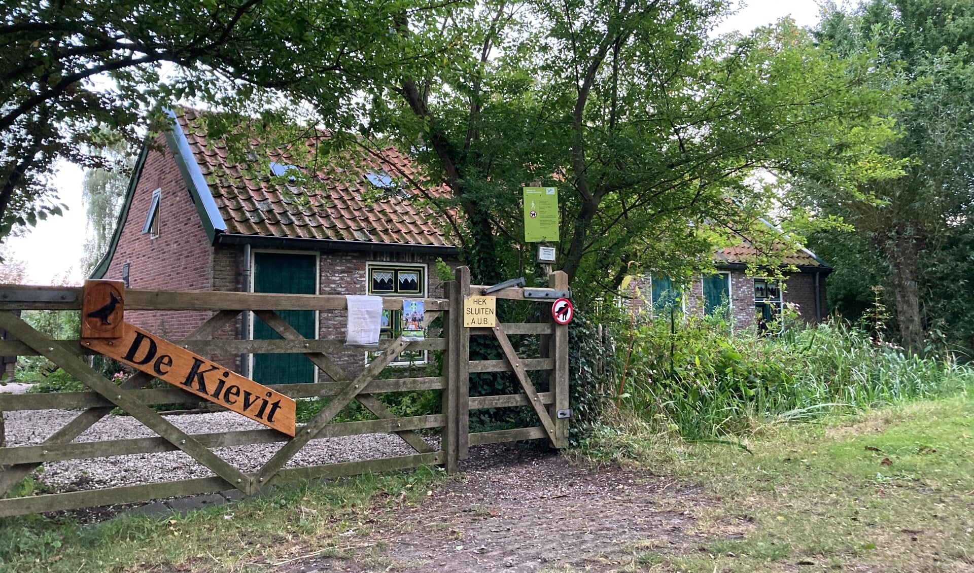 • De daglonershuisjes langs de Hollandse Kade in Harmelen.