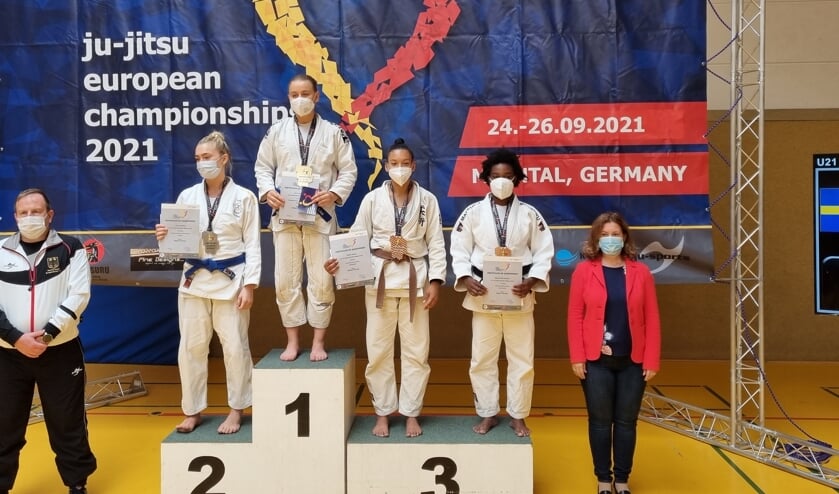 <p>Romée Roussey en Tanisha Baars van BSP Holland/DeMix uit Nieuwegein wonnen de bronzen medaille.</p>
