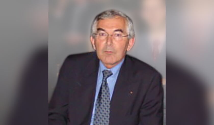 <p>• Teunis den Breejen (1943-2021)</p>
