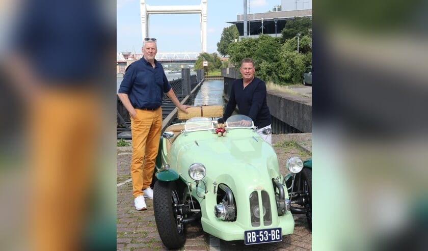 • Harry Eskes (links) en Stefan de Kreek van Riverside Car Classic.