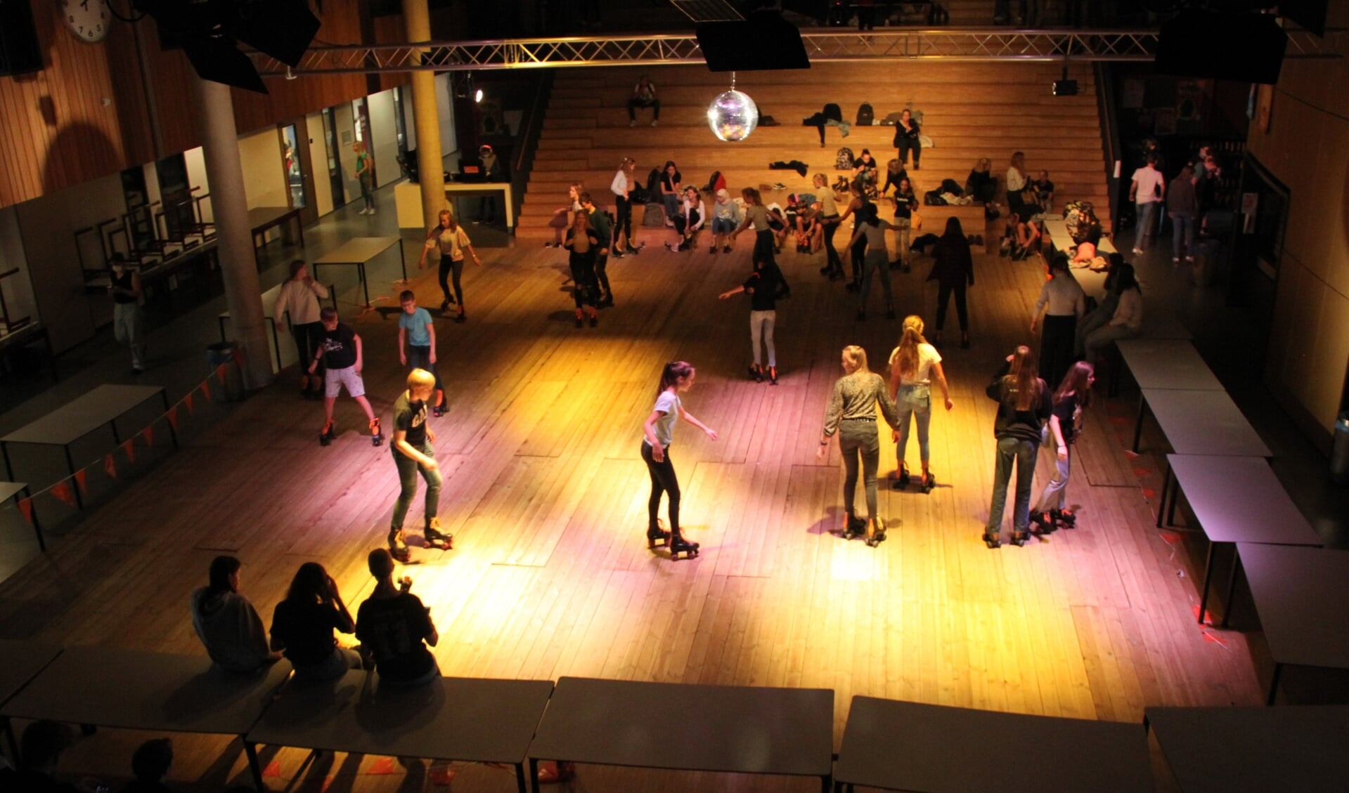 • De rollerskatedisco bleek populair tijdens het SummerFest.  