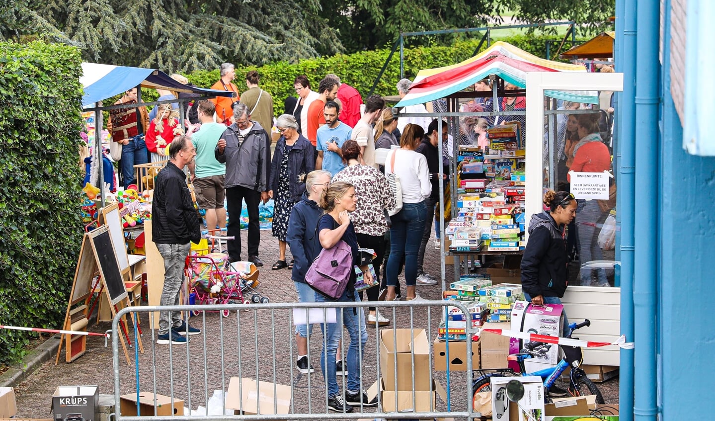 • Rommelmarkt Maranathakerk Giessenburg.