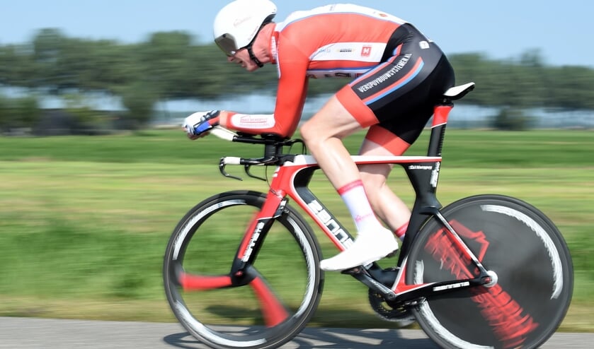 • Dirk Jan Verspuij op weg naar de overwinning.