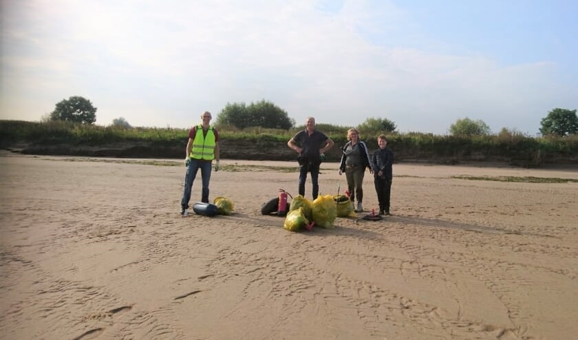 <p>De oogst van een wandeling in de uiterwaarden van de Lek.</p>