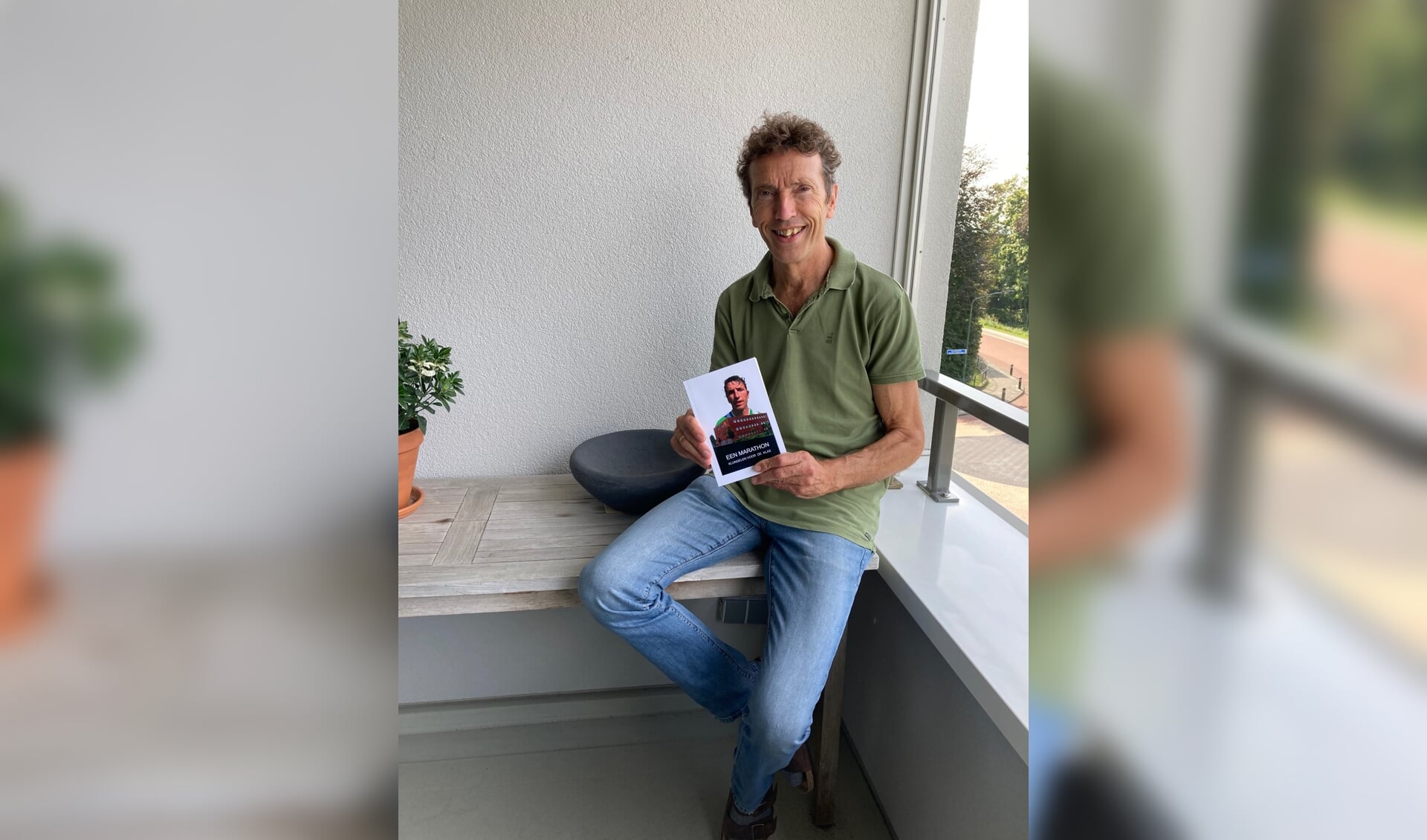 Henk van Noorloos heeft vanwege zijn bijzondere jubileum een boek geschreven.