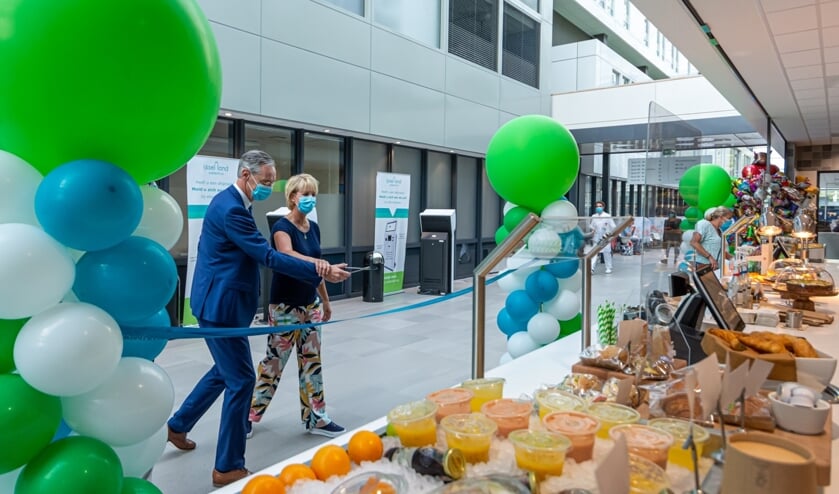• De opening van het IJsselplein werd verricht door voorzitter Albert van Wijk.