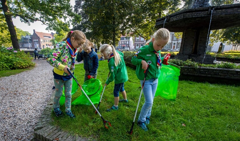 <p>Rond de fontein in het Kalverbos is het ook weer schoon.</p>