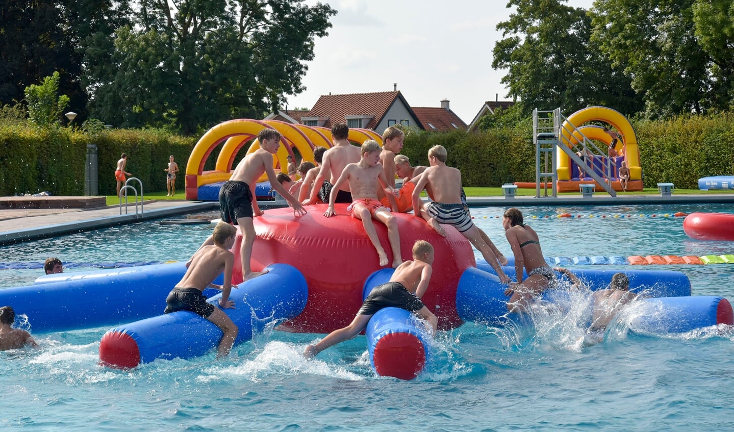 Montfoort 18-09-2021 KidsSpektakel als afsluiting van het zwemseizoen in het Knopenbad. De spin was in trek