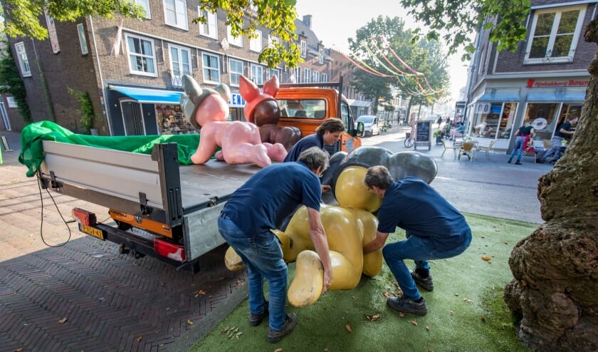<p>Vrienden van Flipje op het Hoogeinde werden vrijdag weggehaald</p>