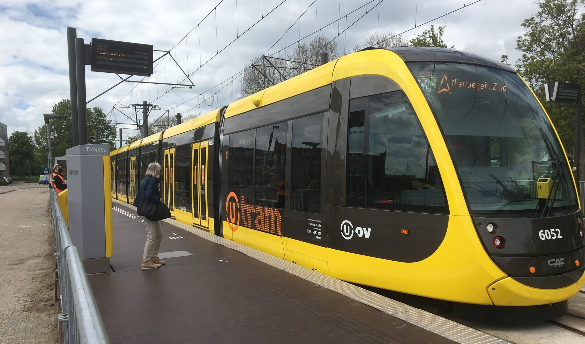Tijdelijke tramhalte in Nieuwegein-centrum.
