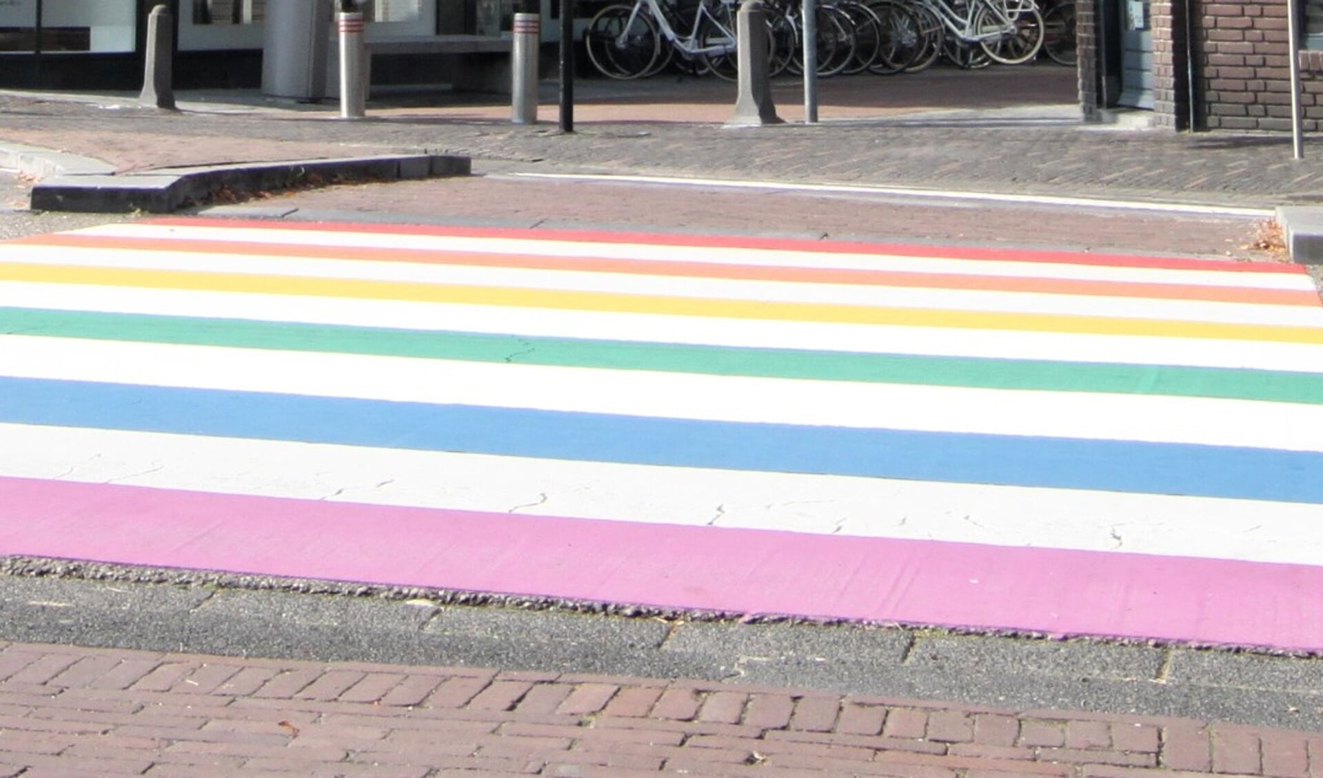 • Regenboogpad in het centrum van Woerden.