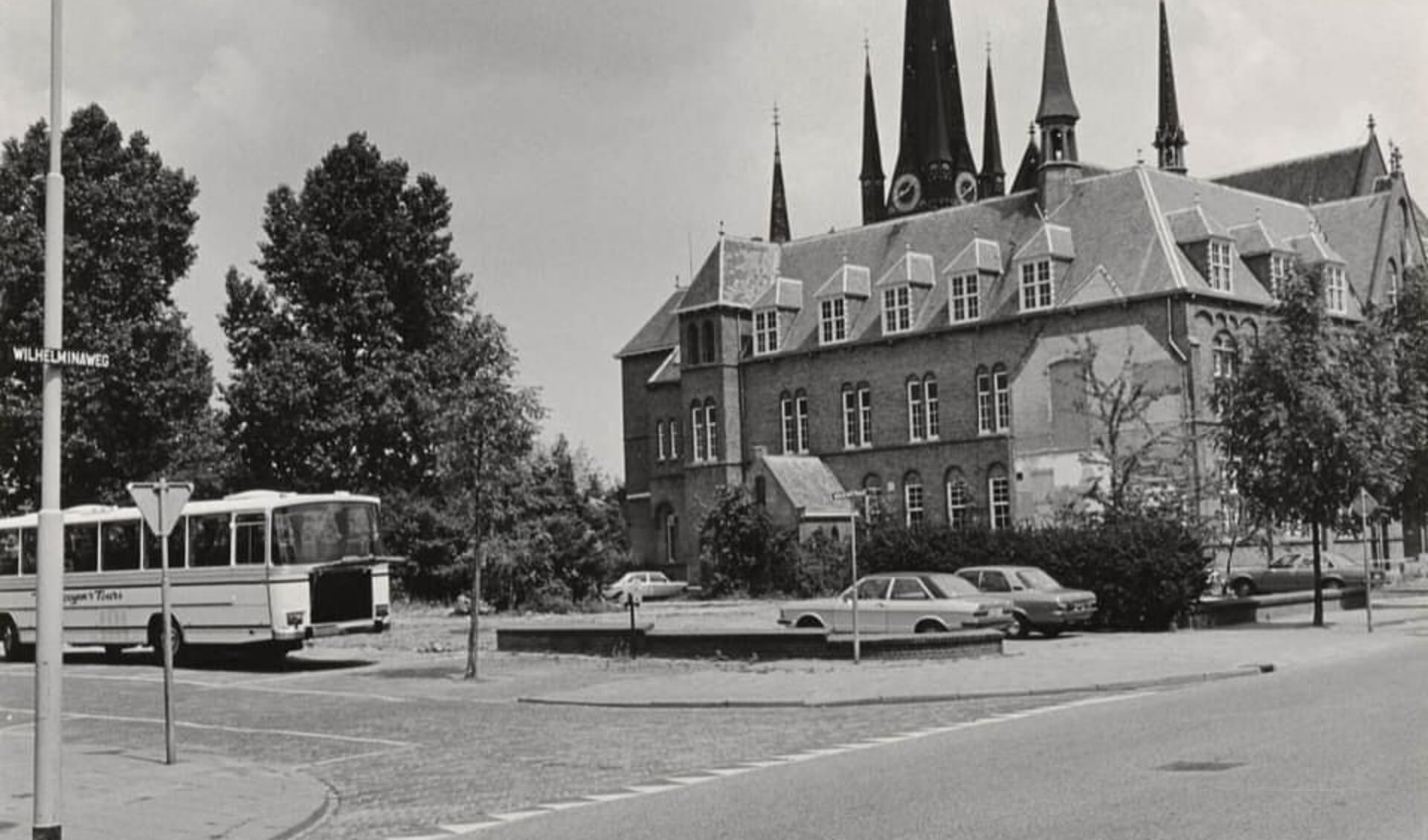 • Oude foto van Het Klooster aan de Wilhelminaweg in Woerden. 
