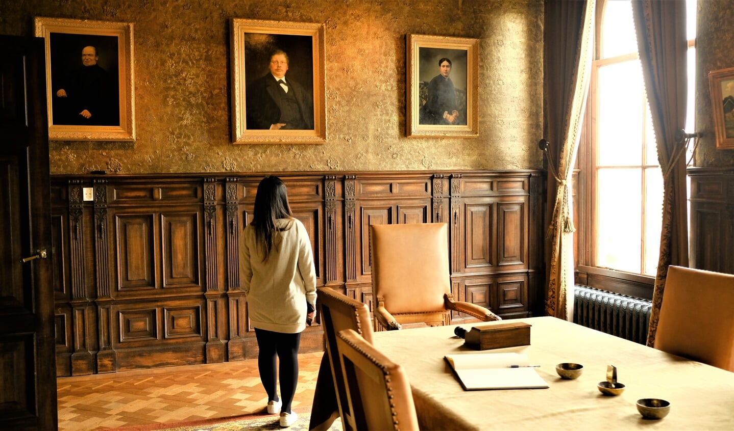 • De regentenkamer van het Van Cappellenhuis.