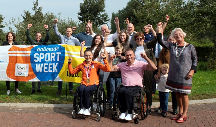 <p> Carina de Rooij-Versloot werd vrijdagochtend in haar woonplaats Beusichem gehuldigd.</p>