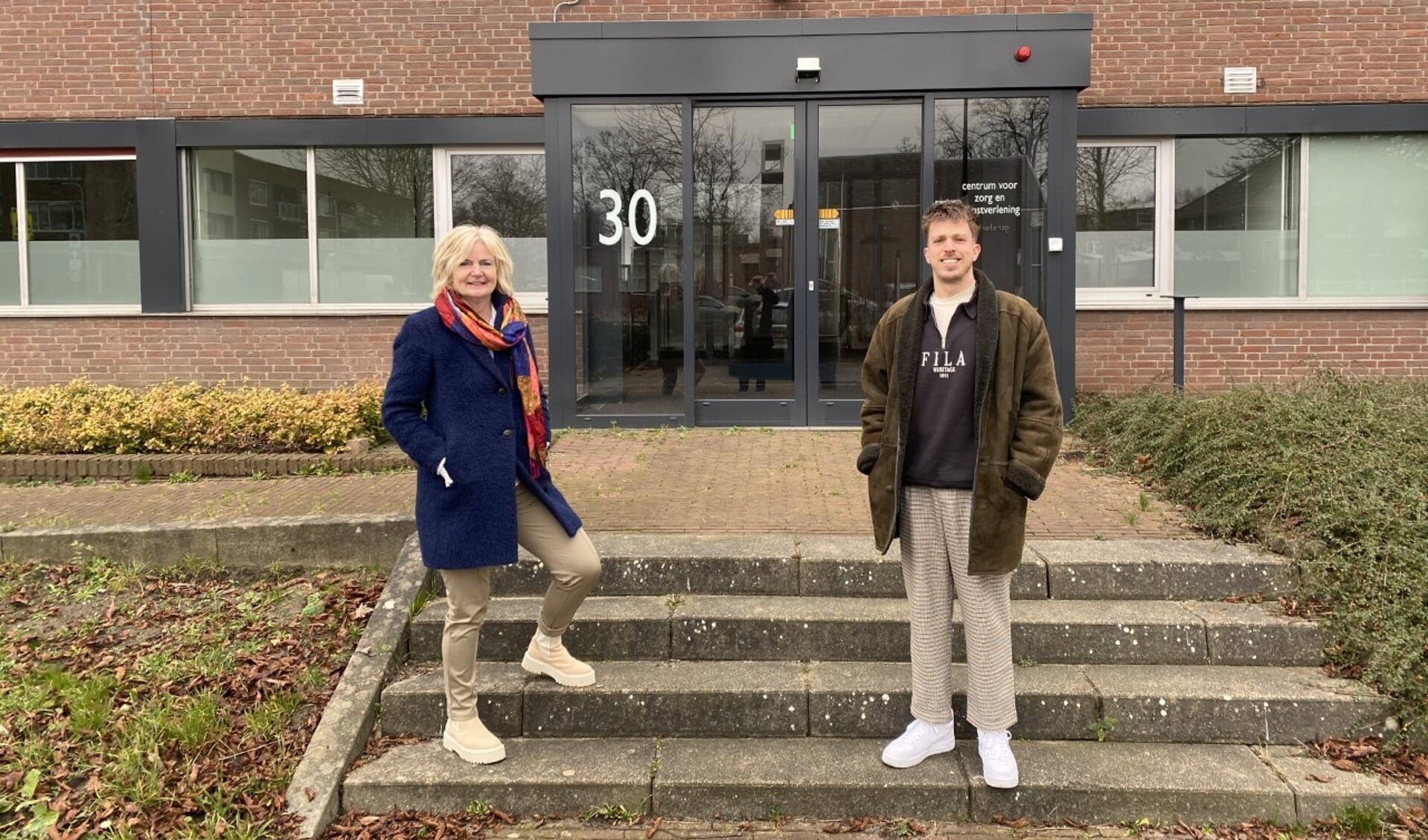 • Kitty van Elst en Wouter Verberkt voor hun nieuwe locatie in Leerdam.