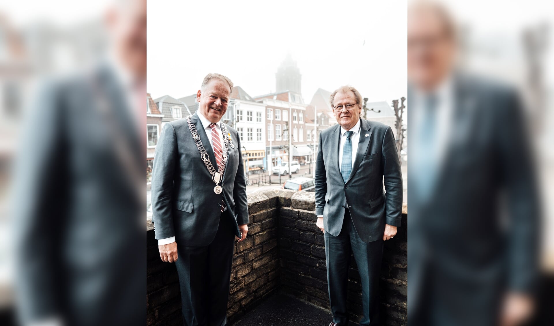 burgemeester Roel Cazemier (links) en Jaap Smit, commissaris van de Koning van Zuid Holland.