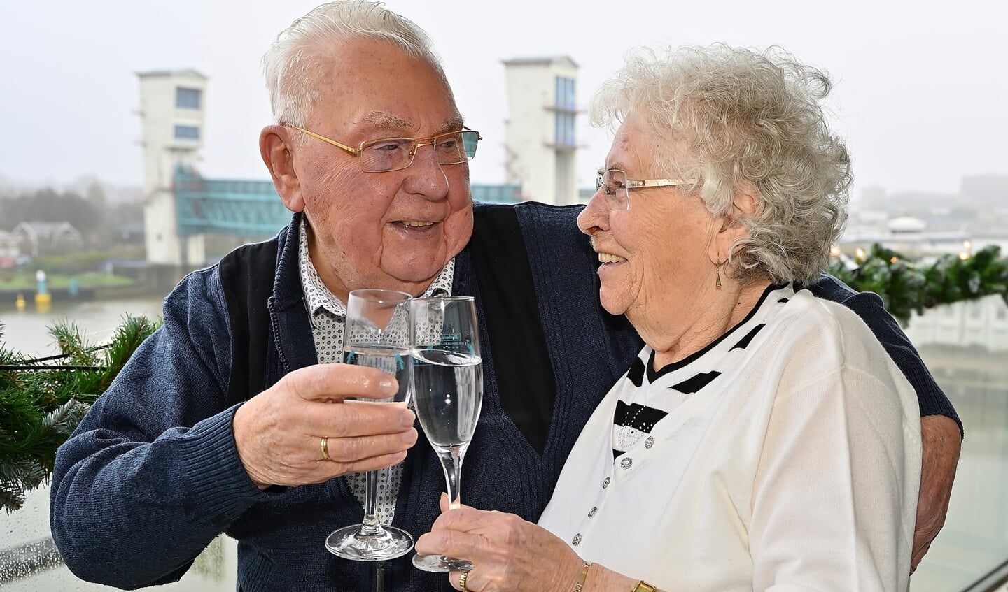 • Het echtpaar Tieleman-Roggeveen was op maandag 27 december 60 jaar getrouwd.
