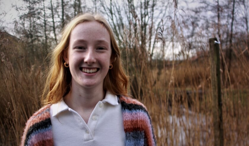 <p>• Zeilster Lieke de Kok uit Culemborg zamelt zeilend geld in.</p>