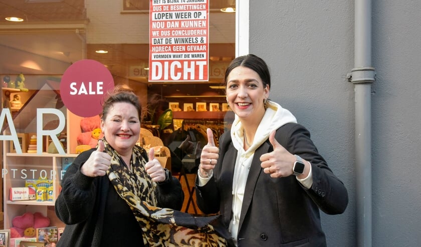 <p>Ondernemers Frances van de Laar en Annette Schoone doen van harte mee aan de pamflettenactie.</p>