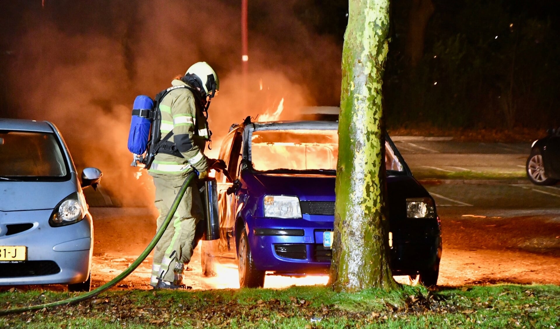 Autobrand aan het Nijpelsplantsoen in Nieuwegein op Oudjaarsdag 2021.