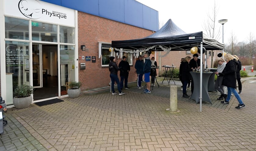 <p>• Vanuit een tent bij de ingang van Physique werd dinsdagochtend koffie geschonken.</p>