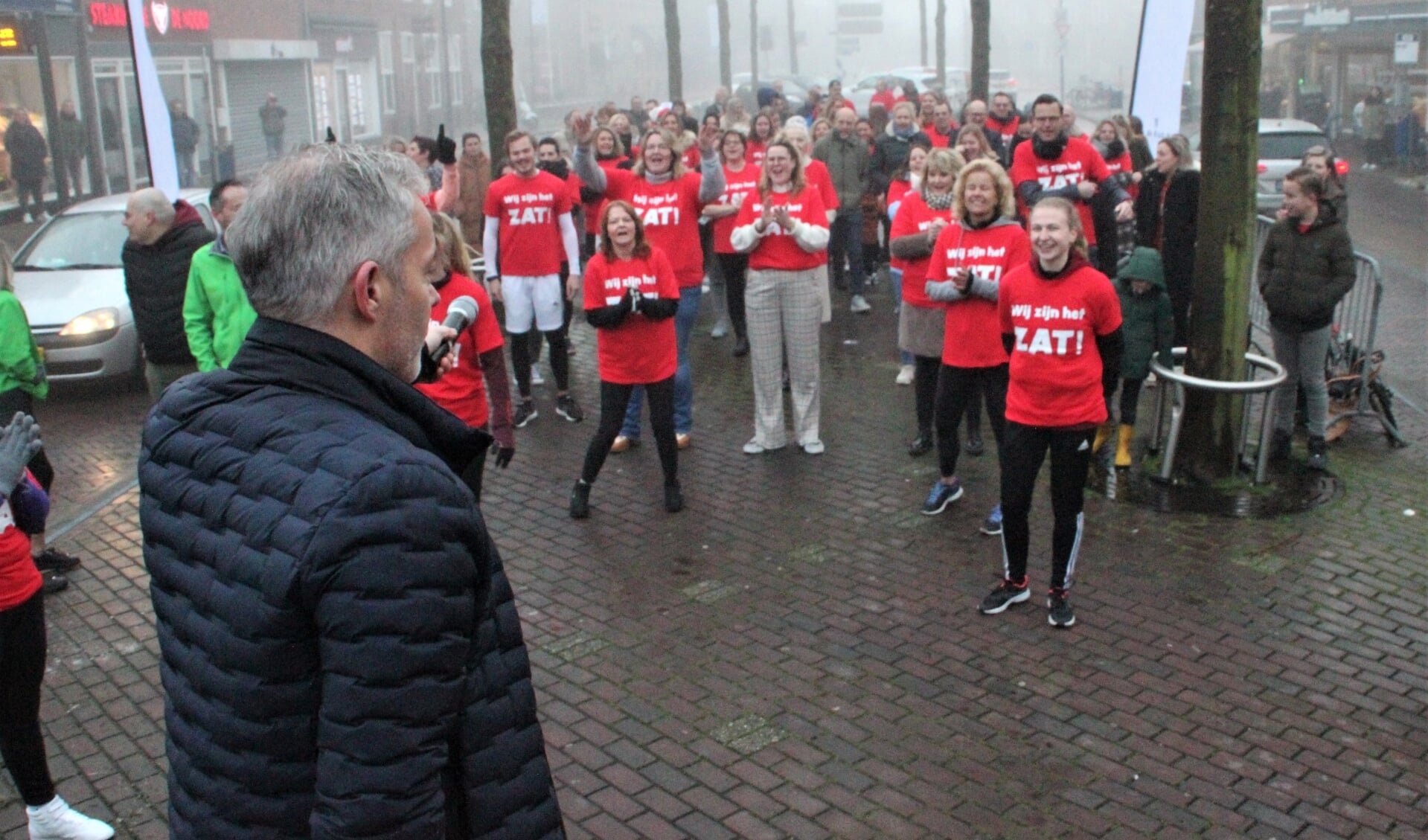 • Gert-Jan van Dommelen spreekt de ondernemers toe tijdens de demonstratiedag.