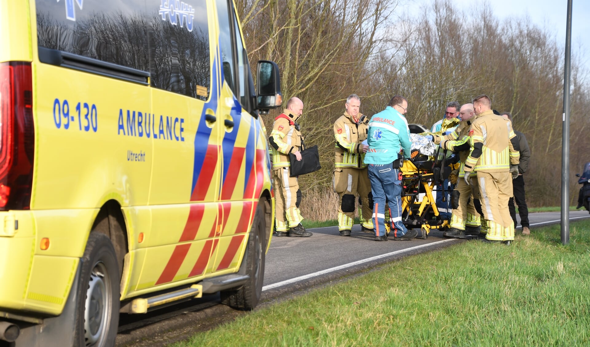 • De te water geraakte man is met een ambulance naar het ziekenhuis vervoerd. 