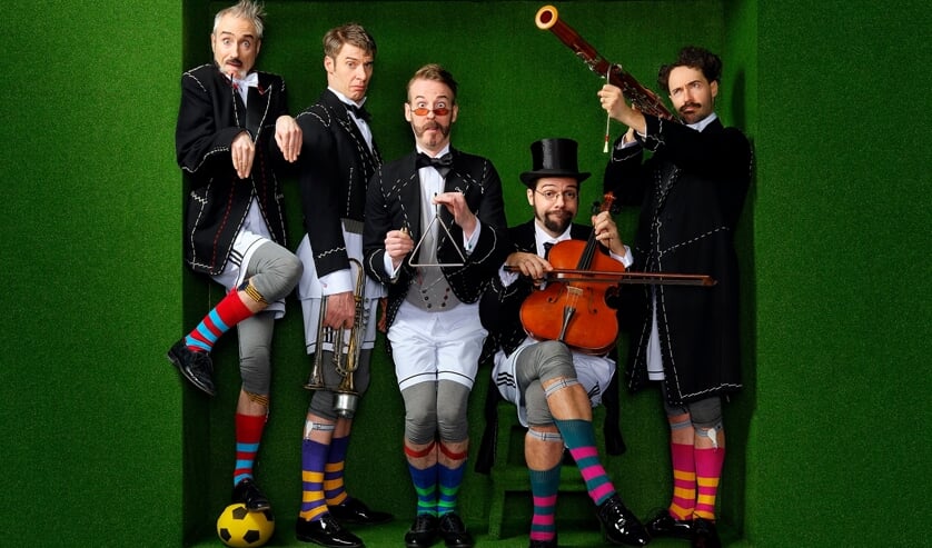 <p>Släpstick speelt voorstelling ‘The Roaring Twenties’ in de Agnietenhof.</p>
