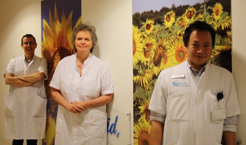 <p>Van links naar rechts: Jan Brouwer, Cora van Haaren en Rick Heyne.</p>